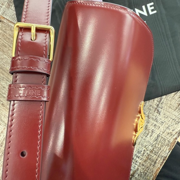 *NEW* Fall 2024 Celine Classic Triomphe bag in shiny calfskin (Burgundy) - Picture 5 of 7
